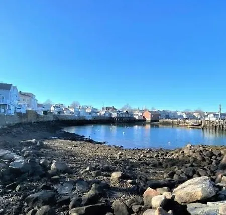 Rockport Sunday Hotel